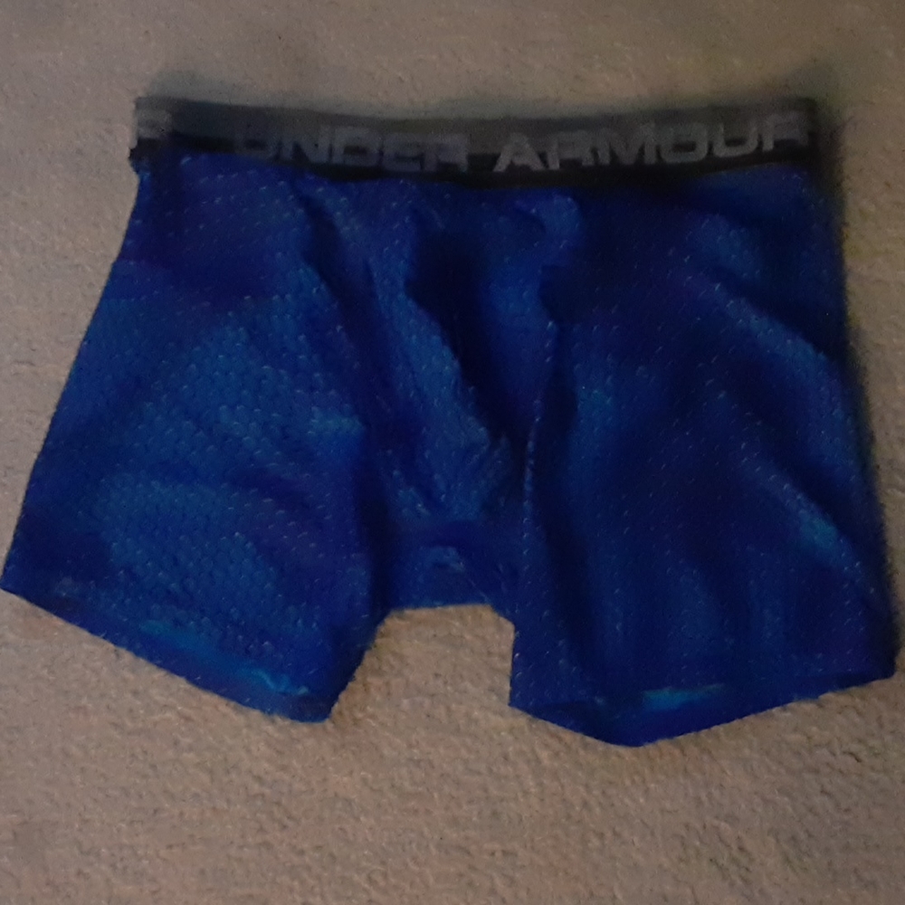Mens L UnderArmour boxer briefs